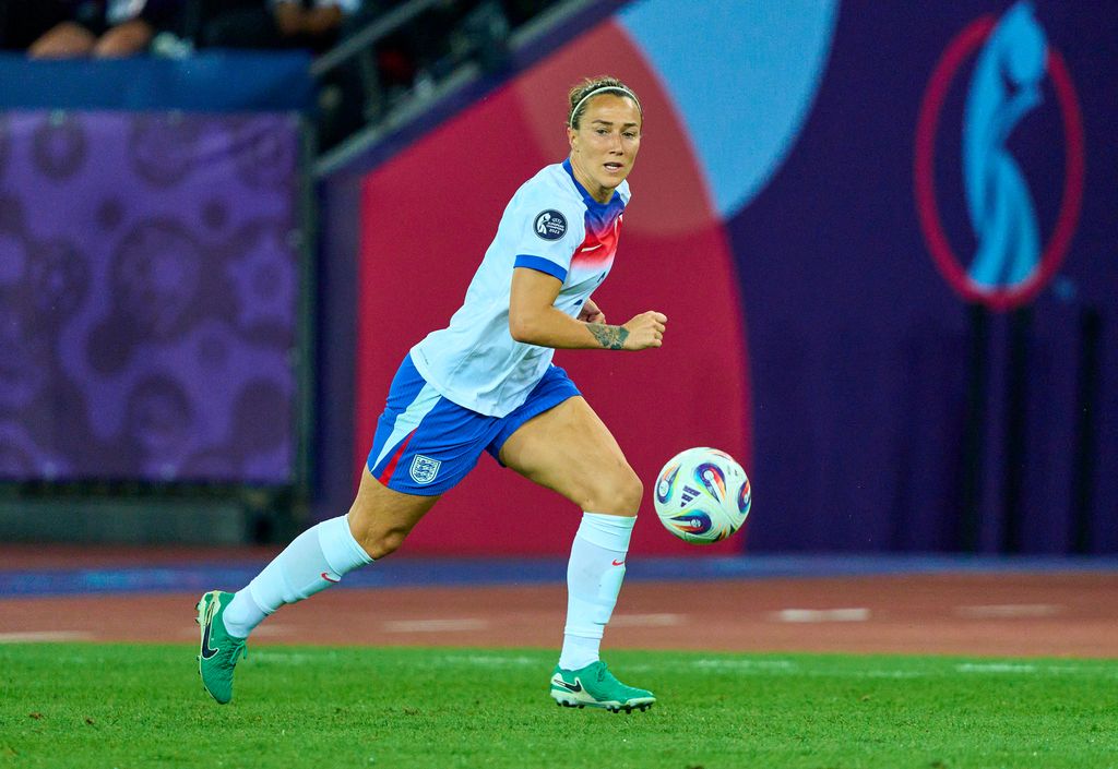 Lucy Bronze playing football