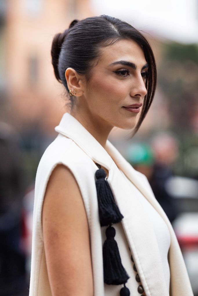  best fringe bang hairstyles sideswept