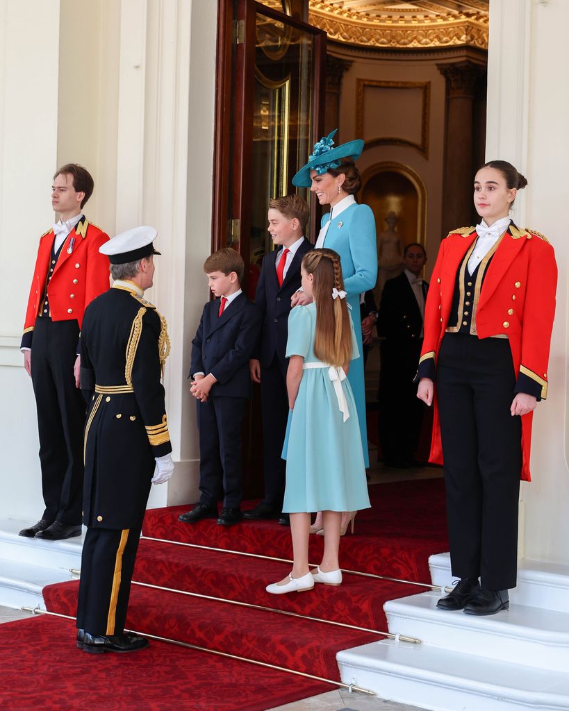 Princess Kate and her children are preparing to get in their carriage
