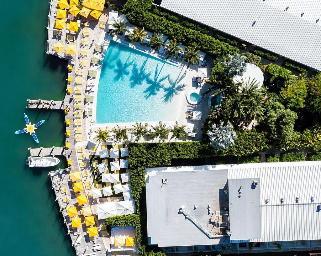 The Standard Miami features tropical gardens, breezy rooms and a sunset-facing bay