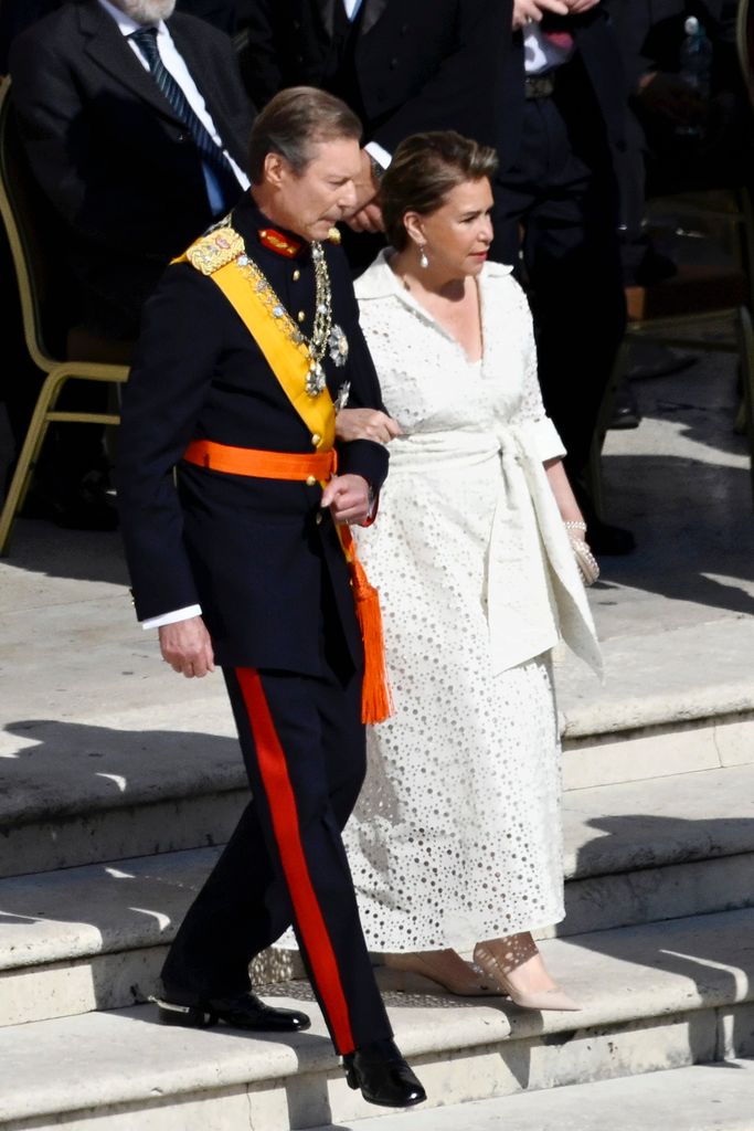 Gran Duque Henri de Luxemburgo y Grabia Teresa con un vestido formal