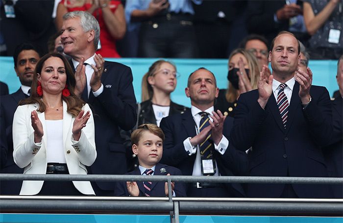 kate middleton prince george at football