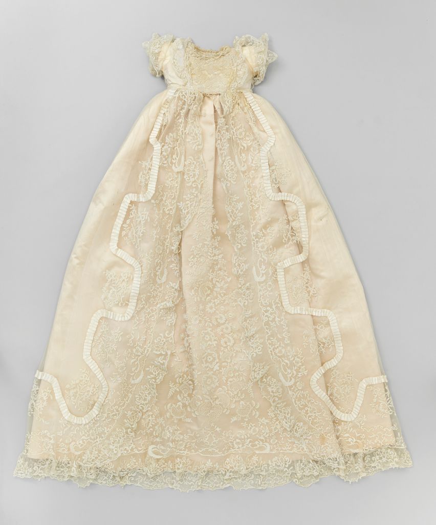 La robe de baptême de la reine Elizabeth a été confectionnée il y a 185 ans