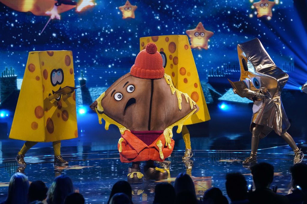 The Masked Singer 2026 : le chanteur emblématique dévoilé sous le nom de Moth alors qu'il remporte l'émission ITV 2 Toastie jouant sur The Masked Singer