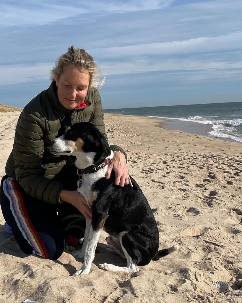 ali wentworth the hamptons beach with dog