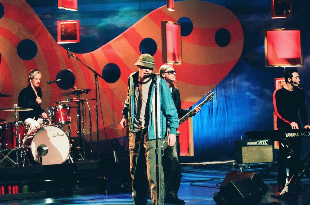 THE TONIGHT SHOW WITH JAY LENO -- Episode 1538 -- Pictured: (l-r) Josh Freese, Gregg Alexander, Sasha Krivtsov, Jim McGorman of musicial guest The New Radicals perform on February 3, 1999 -- (Photo by: Joey Del Valle/NBCU Photo Bank/NBCUniversal via Getty Images via Getty Images)