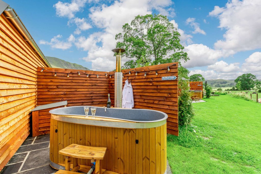 in the vale lake district hot tub