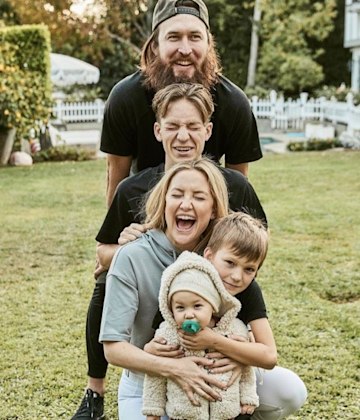 Kate Hudson Shares Sweet Family Photo For 'Fabletics' Maternity