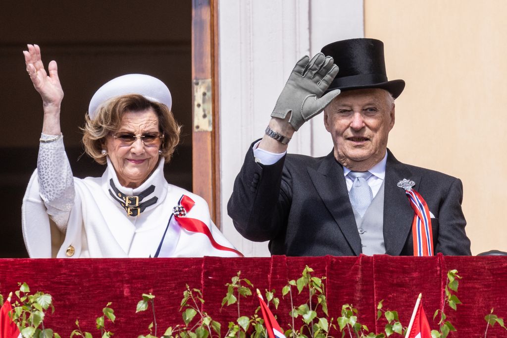 Her Majesty Queen Sonja (L) and His Majesty King Harald 