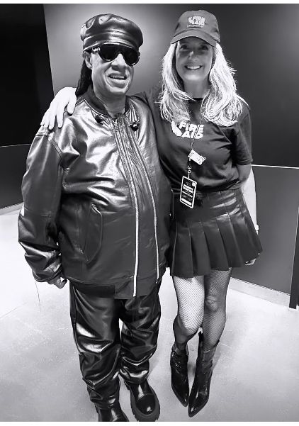 Stevie Wonder standing with Penny Lancaster