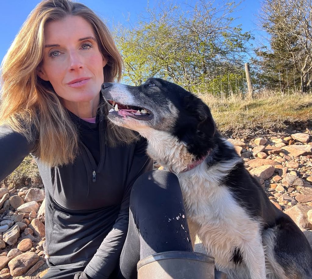 Amanda Owen takes a selfie with her dog