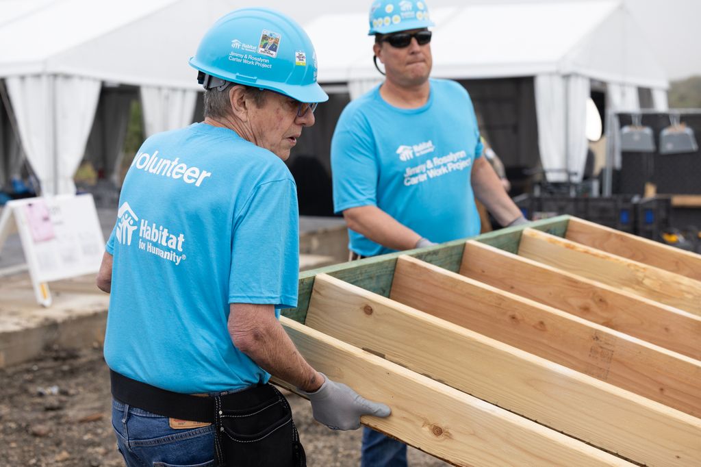 Chip Carter, son of President Jimmy Carter, (left) has joined volunteers in Austin, Texas for the Jimmy & Rosalynn Carter Work Project