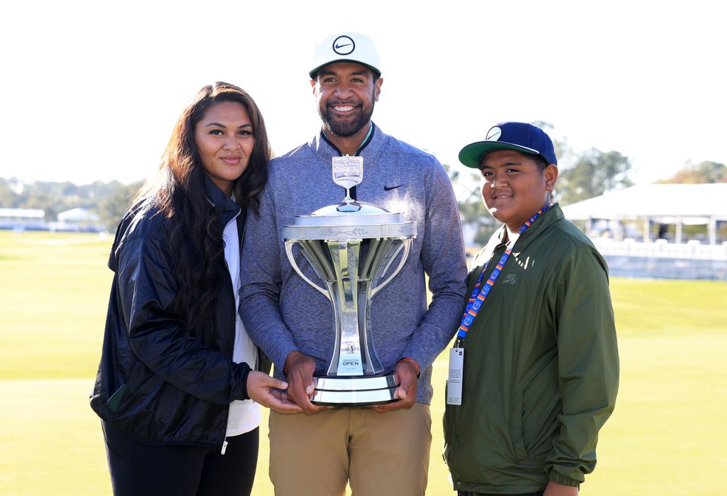 Rencontrez la femme du golfeur professionnel Tony Finau et leurs 6 enfants 3 Son premier-né s'intéresse aussi au golf