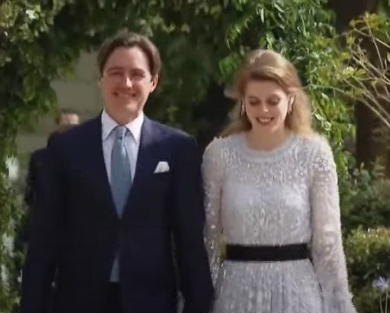 Princess Beatrice and husband Edoardo Mapelli Mozzi made a surprise appearance at the royal wedding