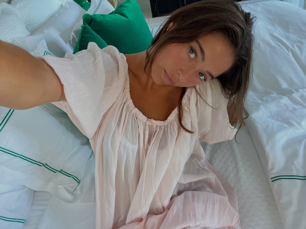 lola consuelos selfie