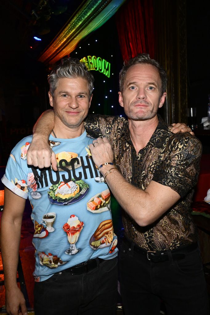 David Burtka (L) e Neil Patrick Harris participam do Food Network New York City Wine & Food Festival 