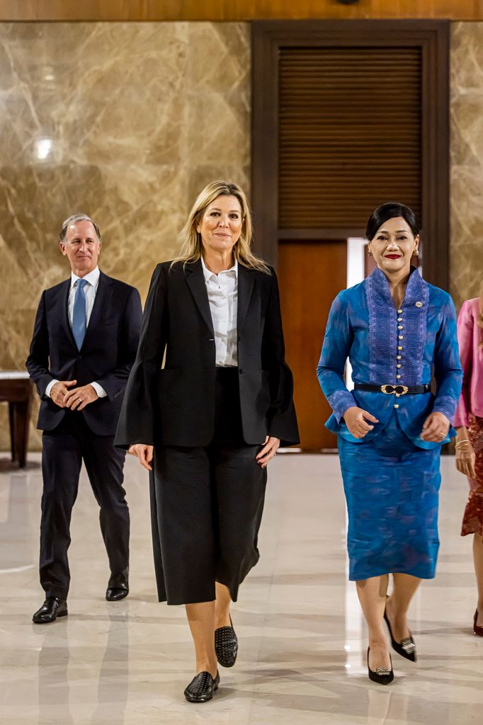 Queen Maxima arriving at the airport wearing culottes