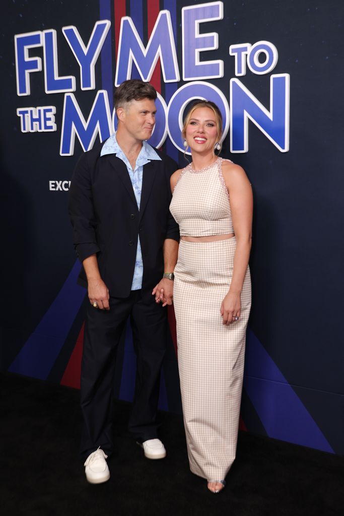 (L-R) Colin Jost and Scarlett Johansson enjoy date night