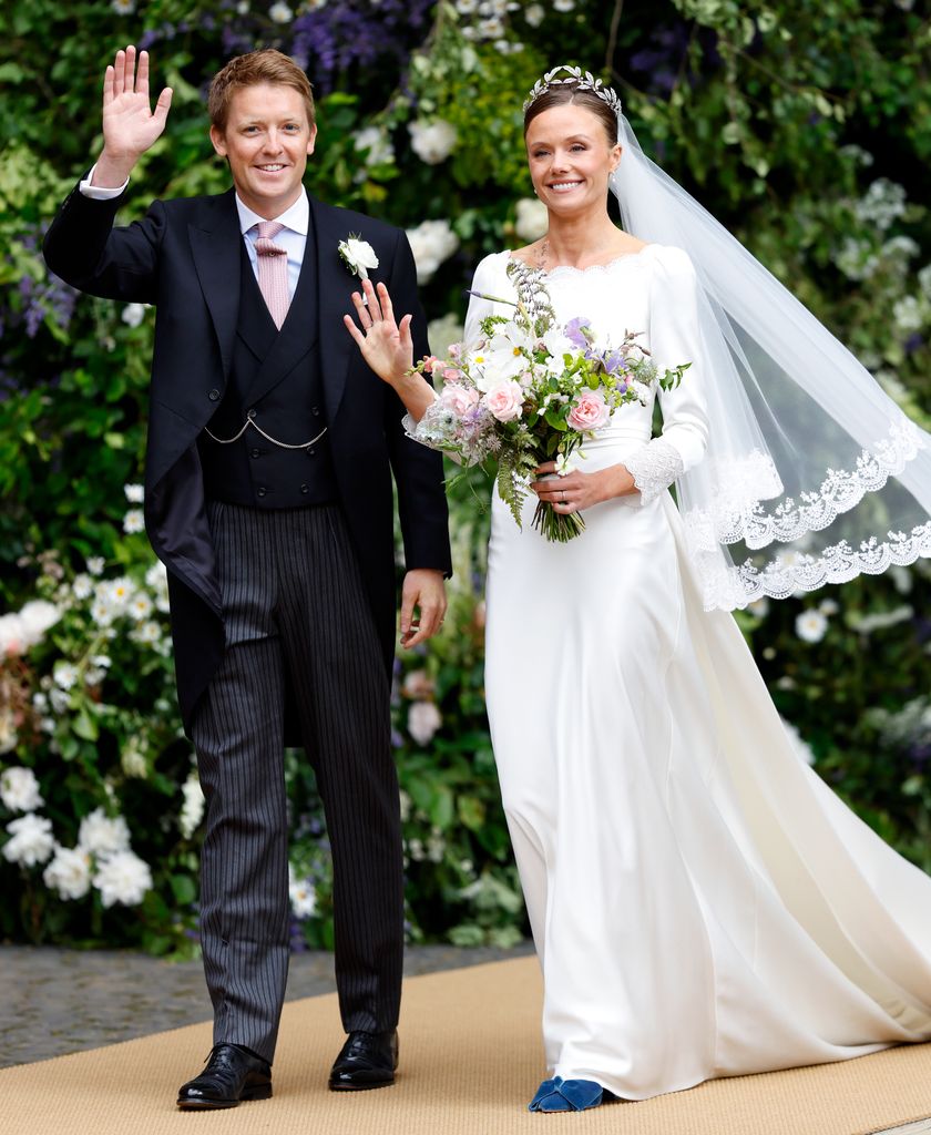 Hugh Grosvenor, duc de Westminster et Olivia Grosvenor, de la duchesse de Westminster quitte la cathédrale de Chester après leur cérémonie de mariage 