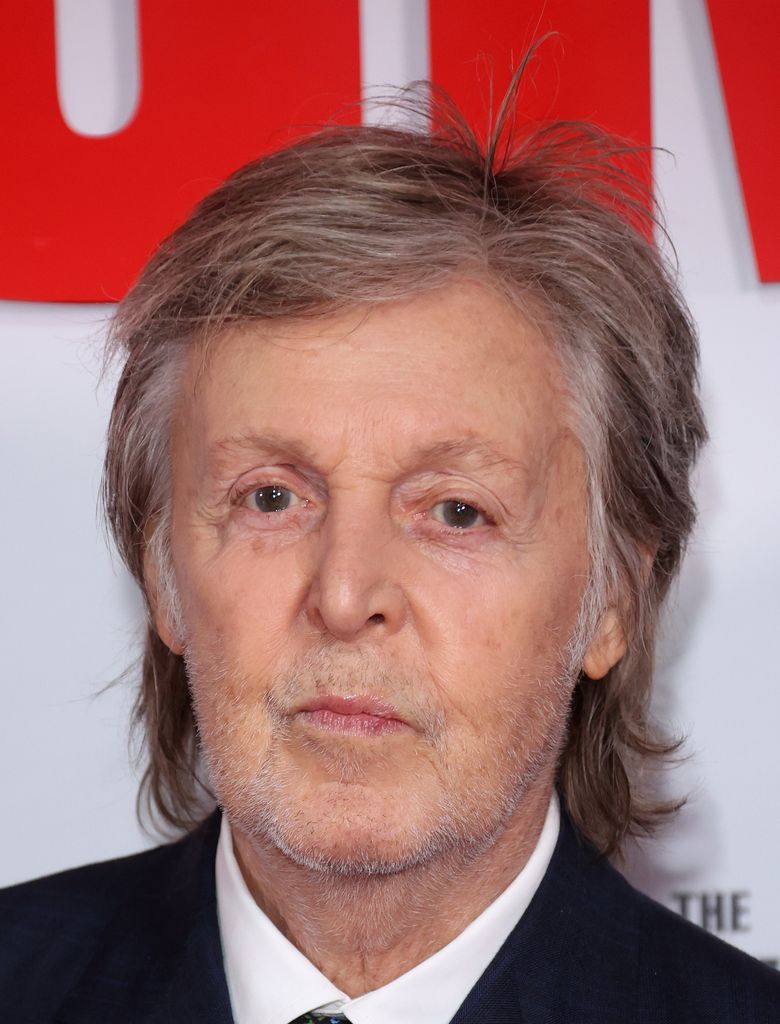 Sir Paul McCartney en costume 