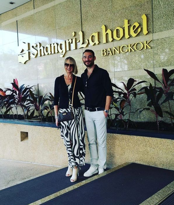 Carol McGiffin and Mark Cassidy posing in front of a Bangkok hotel ahead of their anniversary