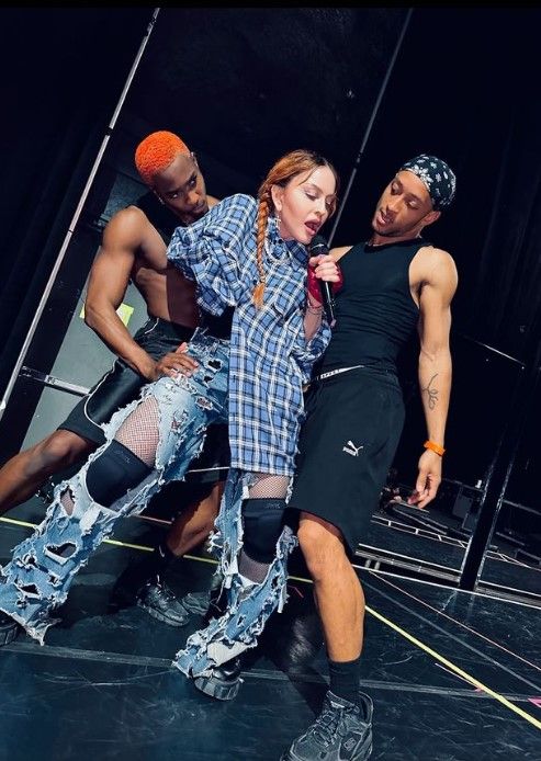 Madonna wearing knee pads to rehearse on stage