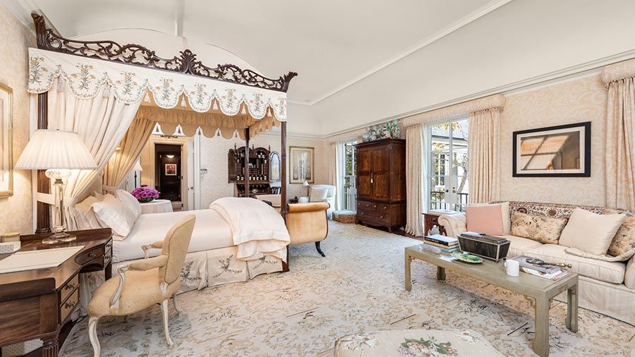 7 robbie williams holmby hills house master suite