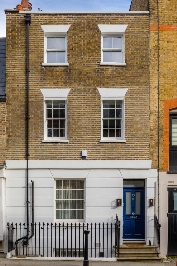 A Georgian property opposite the flat that Kate and Pippa Middleton once called home in Old Church Street went on sale for £6.59 million in 2021.