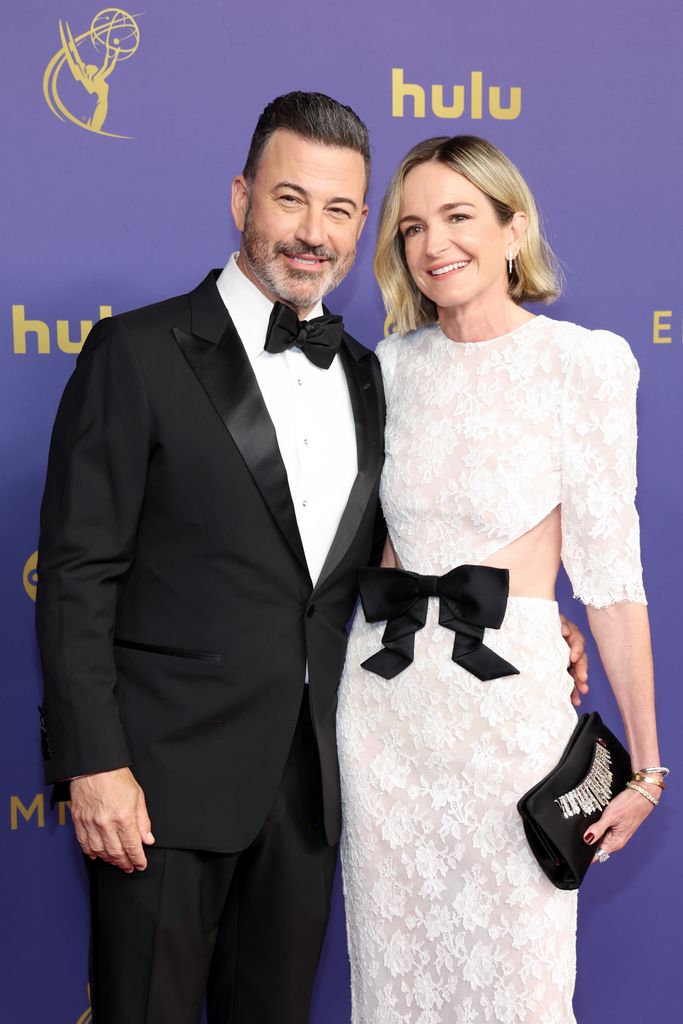 Jimmy Kimmel e Molly McNearney comparecem à 76ª edição do Primetime Emmy Awards