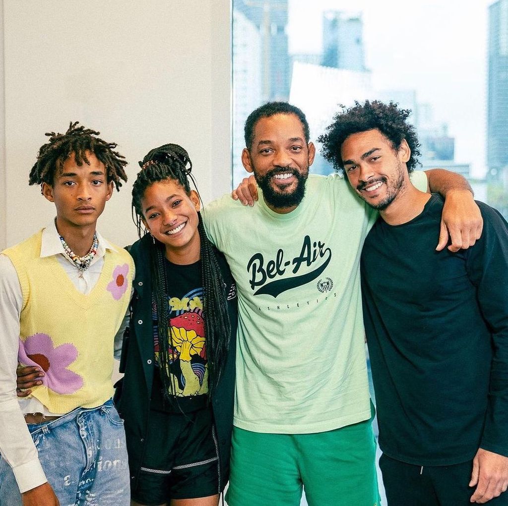 Will Smith poses with kids Jaden, Willow, and Trey Smith in a photo shared on Instagram