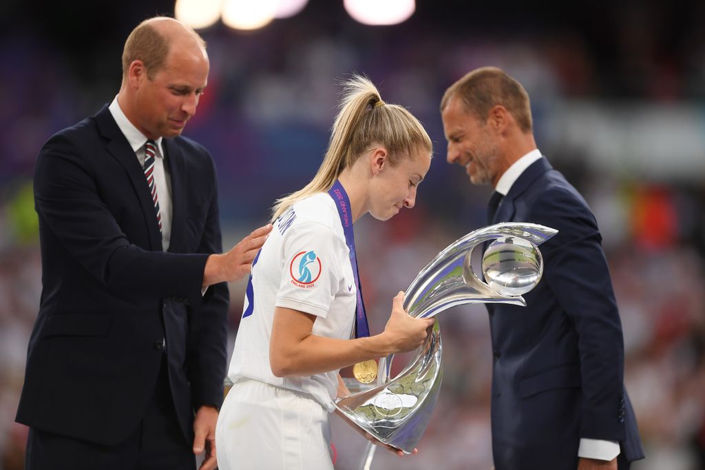 Prince William presented Leah Williamson with the UEFA trophy 