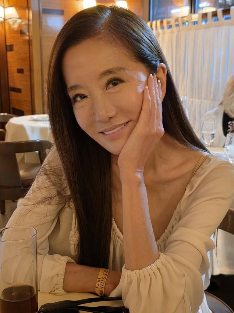 vera wang beige blouse