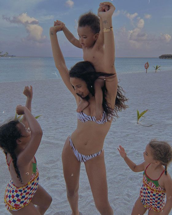 rochelle humes with her children