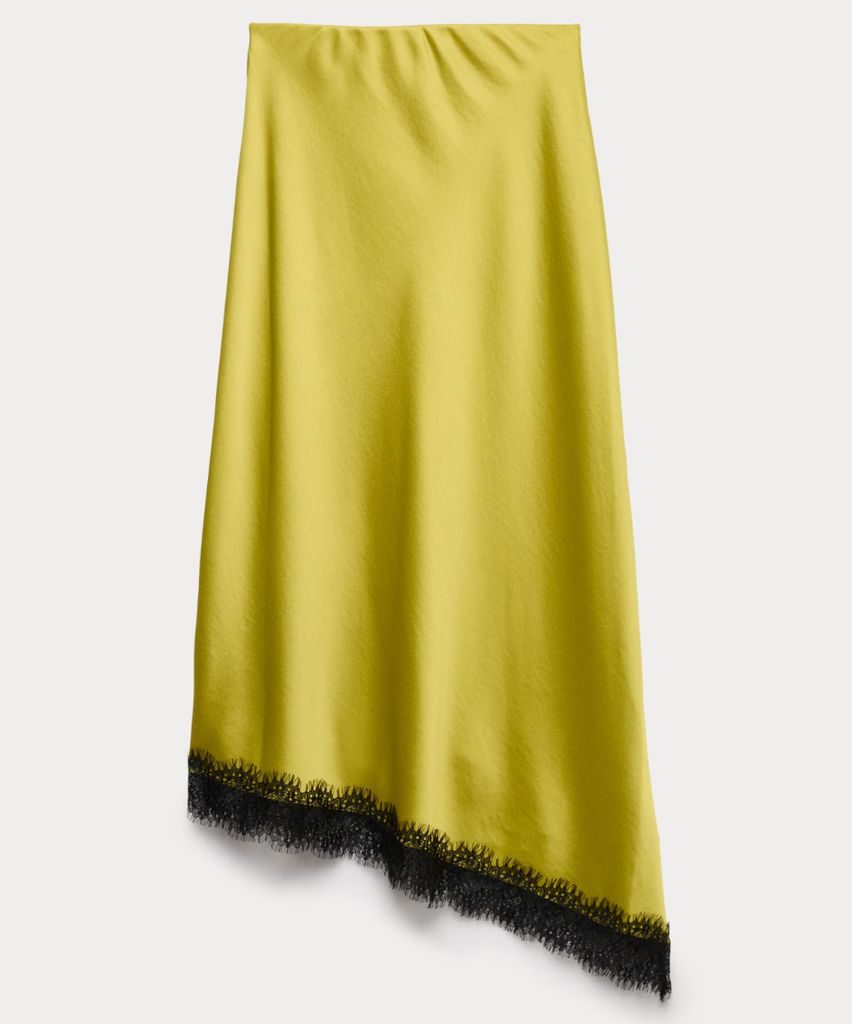 Comment s'habiller comme Victoria Beckham - une jupe en satin jaune avec bordure en dentelle de Marks & Spencer