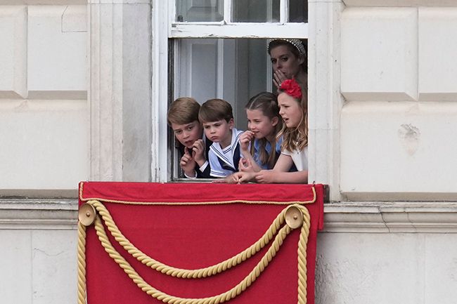 princess beatrice and children at trooping