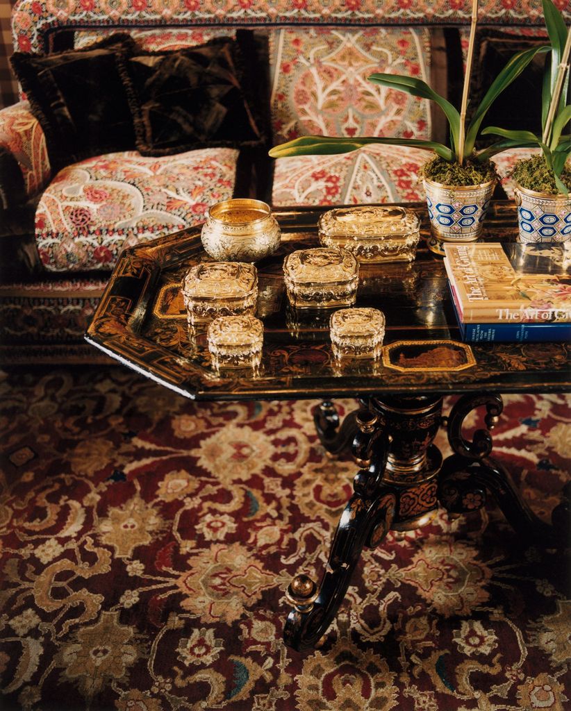 Detail of Valentino's living room in his New York estate. Maison de New-York : dÃ©tail du salon de Valentino. (Photo by Pascal CHEVALLIER/Gamma-Rapho via Getty Images)