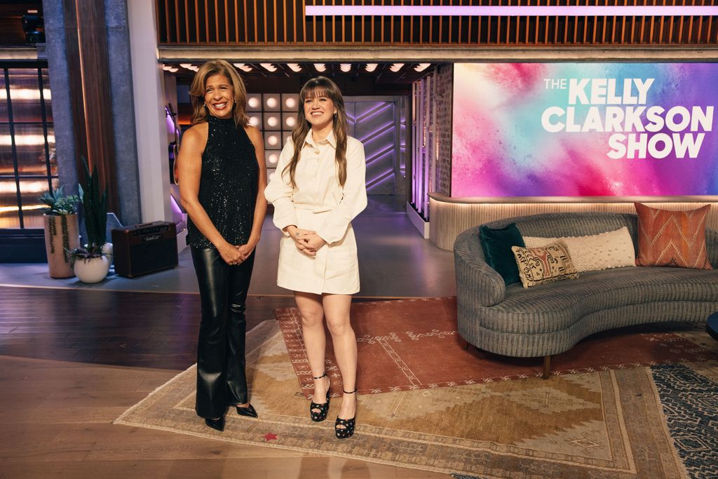 THE KELLY CLARKSON SHOW -- Episode BP069 -- Pictured: (l-r) Hoda Kotb, Kelly Clarkson