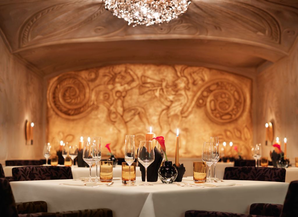 Pourquoi la royauté et les célébrités aiment le fastueux Saint-Moritz 5 Le restaurant étoilé Michelin Ecco propose une expérience gastronomique