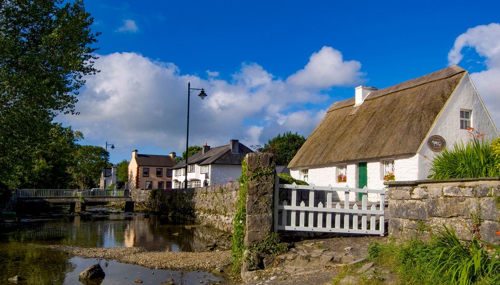 The thatched cottage in the village of Cong where the 1952 film The Quiet Man with John Wayne and Maureen O'Hara was filmed. Cong, County Mayo, 29th July 2006