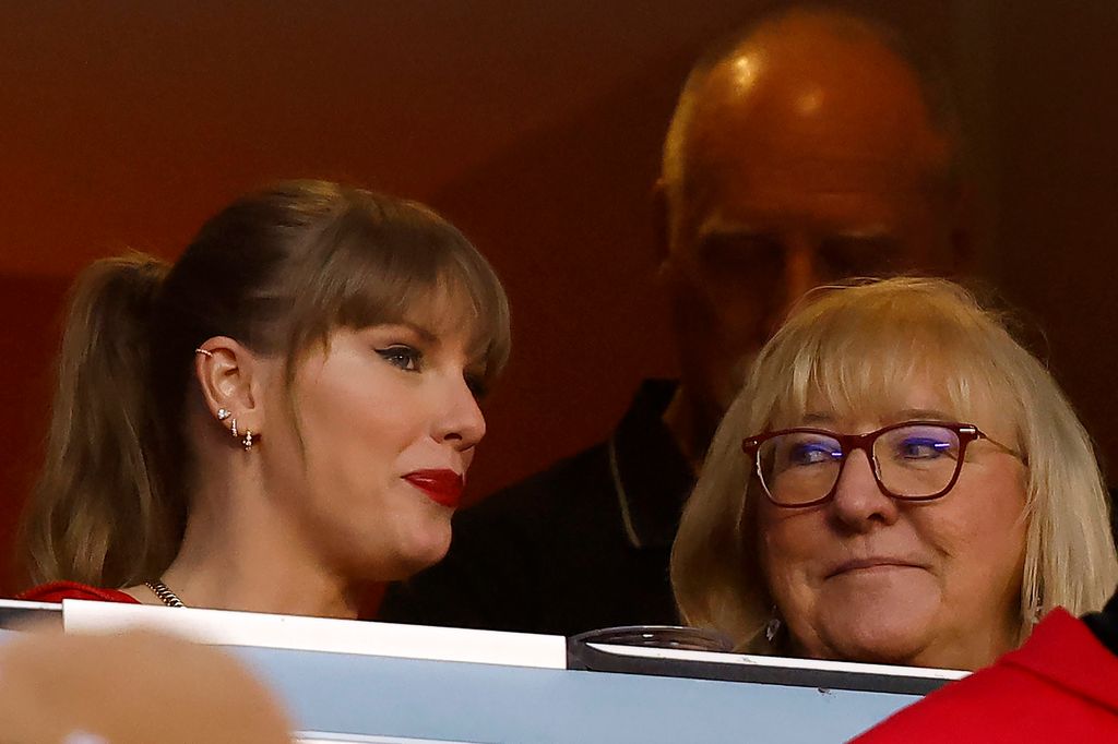 taylor swift donna kelce chiefs game