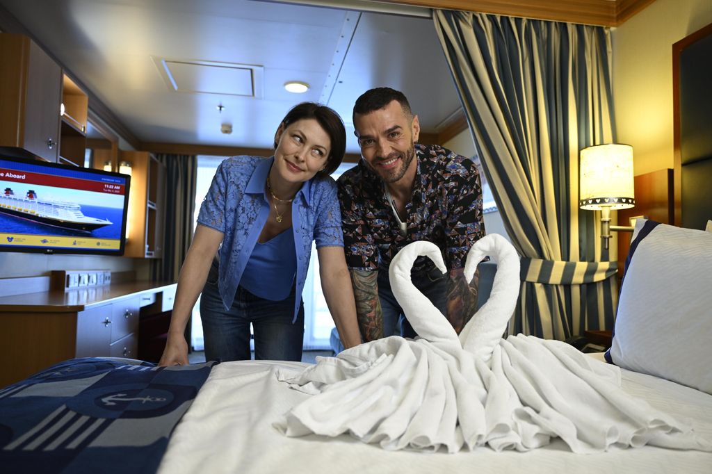 couple in cruise room with towel swans 