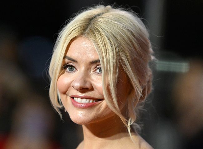 holly willoughby skin
