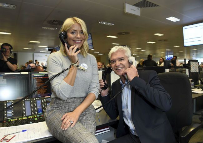 holly willoughby phillip schofield competition
