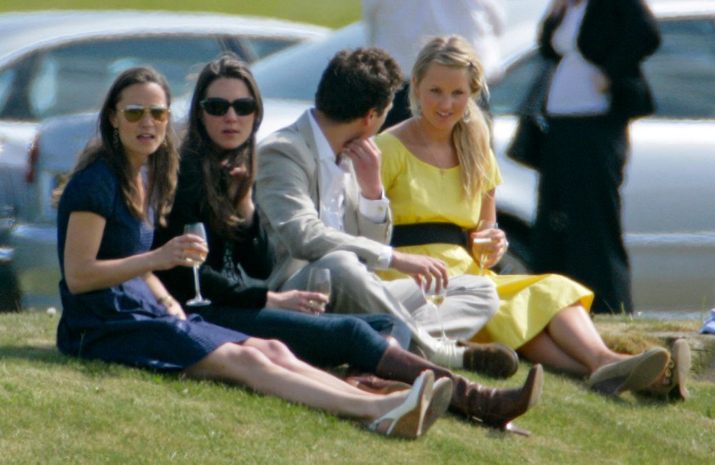 Princess Kate and Pippa Middleton enjoying outdoor drinking