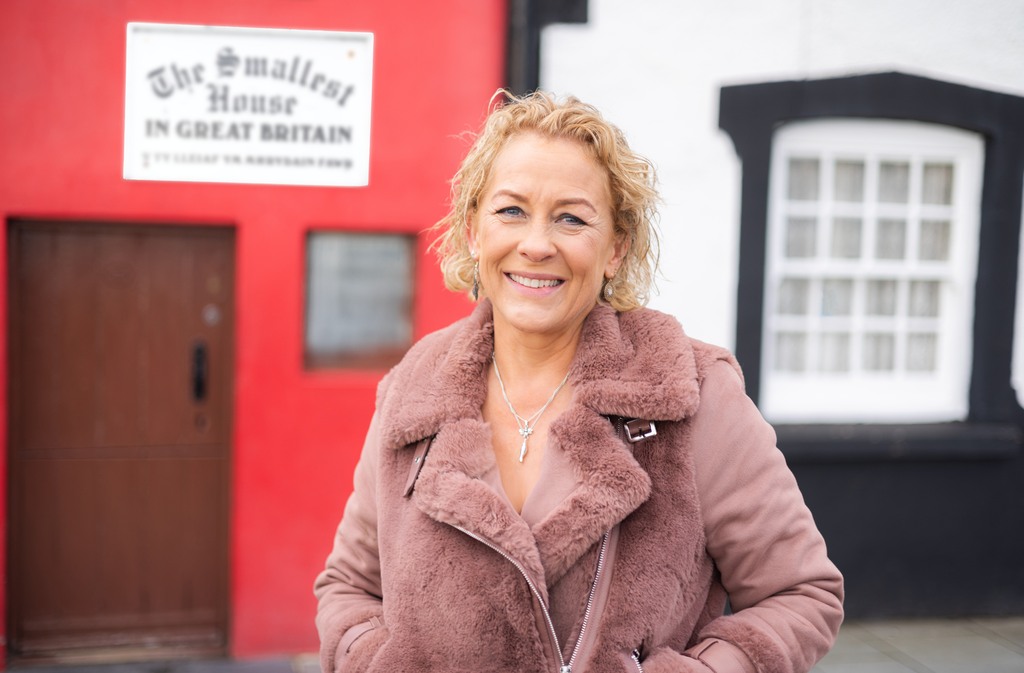 Sarah Beeny in a pink fluffy coat