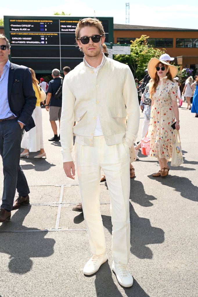 joe alwyn in suit at wimbledon