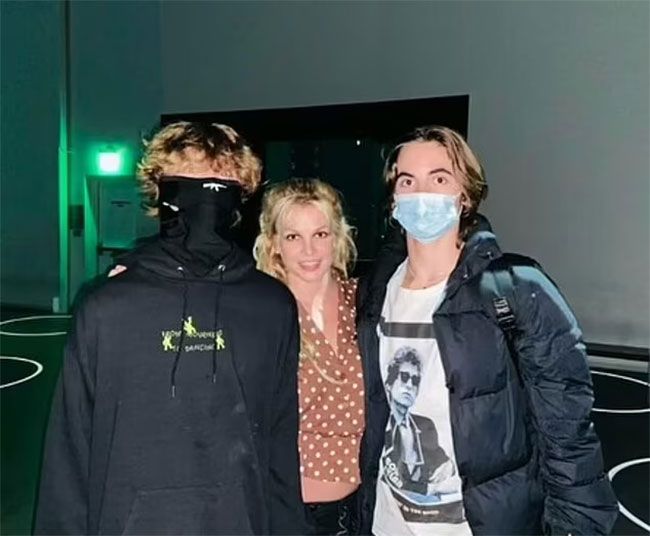 britney and her sons van gogh