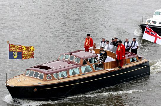 queen arrival boat3 