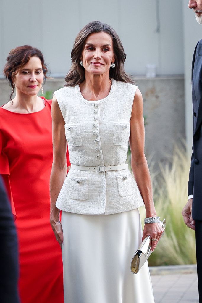 A rainha Letícia da Espanha é conhecida por seu traje elegante