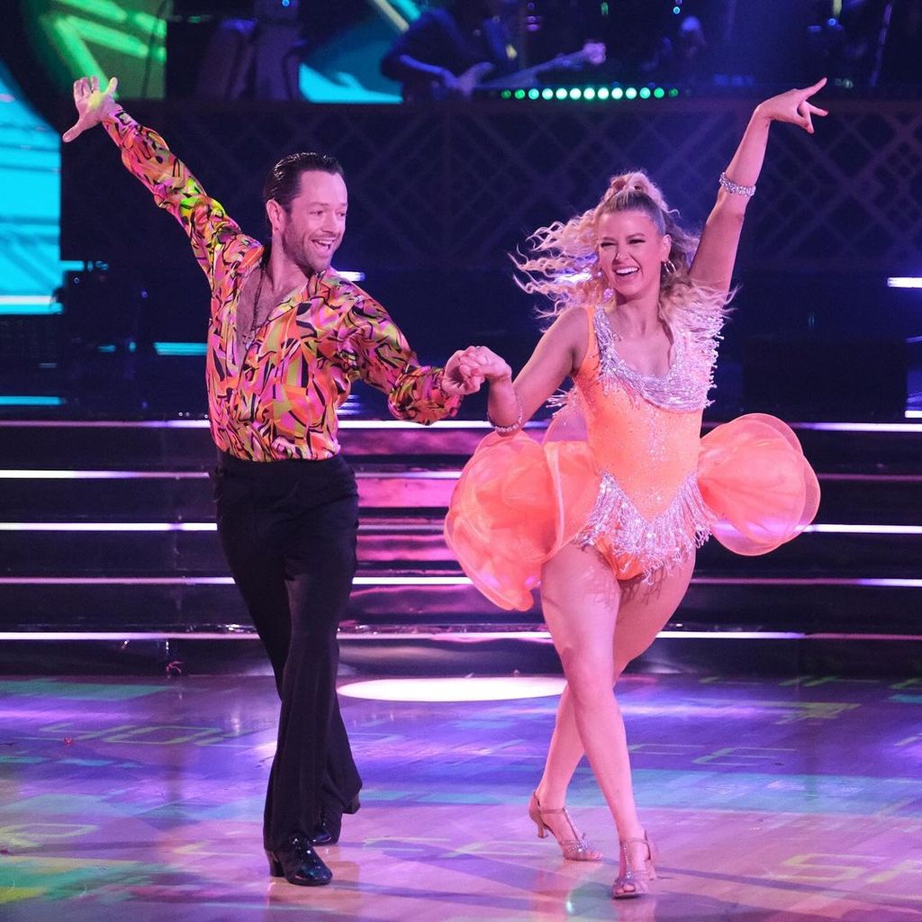 Ariana Madix and Pasha Pashkov dance a samba